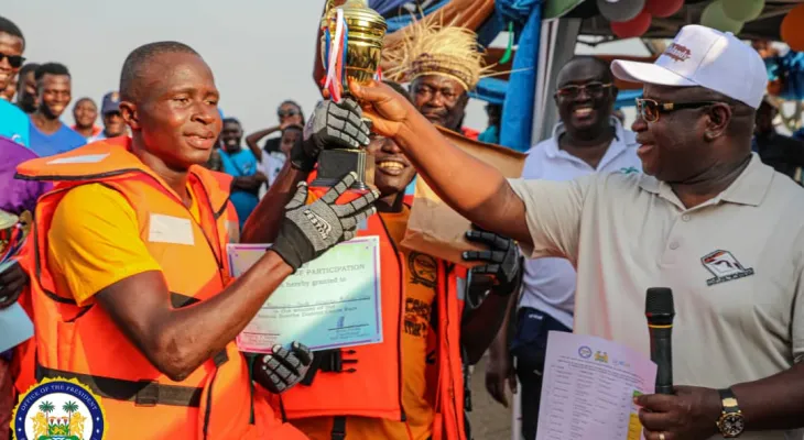 President Bio Revives Canoe Competition in Bonthe