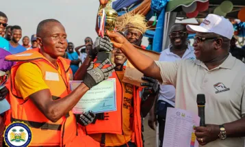 President Bio Revives Canoe Competition in Bonthe