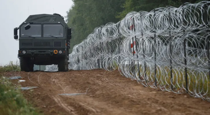 Poland, Baltic states warn they could seal borders with Belarus if military, migrant tensions grow