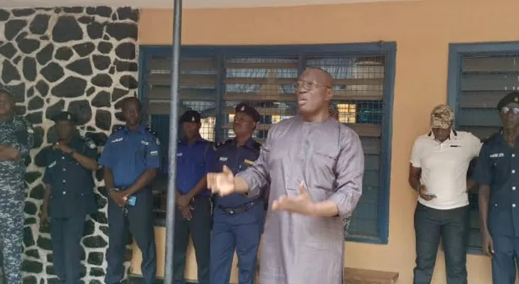 Internal Affairs Minister Tours Pujehun and Mano River Police Division