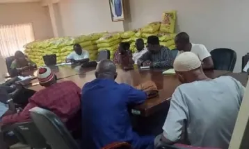 Social Welfare Minister Distributes 800 Bags of Rice and Food Items to the Muslim Community