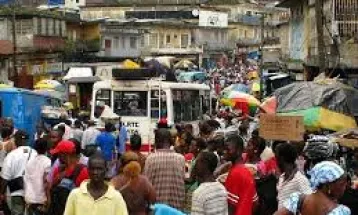 Chief Minister Engages Abacha Street Traders, Emphasizes Key Role of Market Women in Sierra Leone's Economy